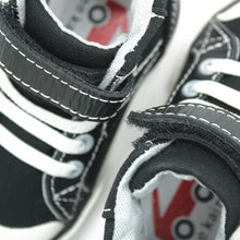Cargue la imagen en el visor de la galería,See Kai Run Dane Sneakers Black Infants Walkers Toddlers Kids Boys - Kids Shoes
