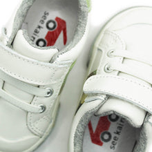 Cargue la imagen en el visor de la galería,See Kai Run Lucci Sneakers White Leather Infants Walkers Toddlers Kids Boys - Kids Shoes
